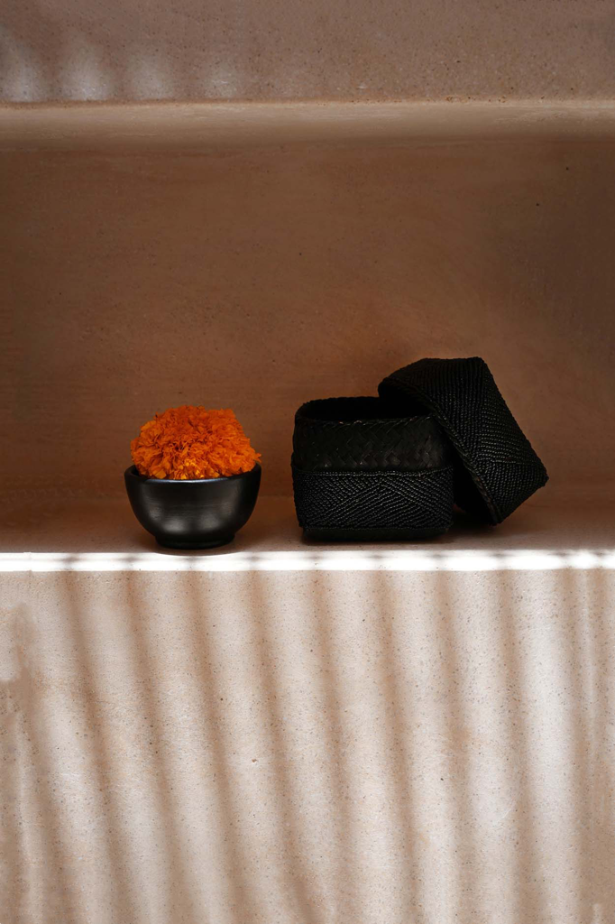 Boîtes d'Offrandes Perlées Balinaises – Artisanat Authentique - Noir - M