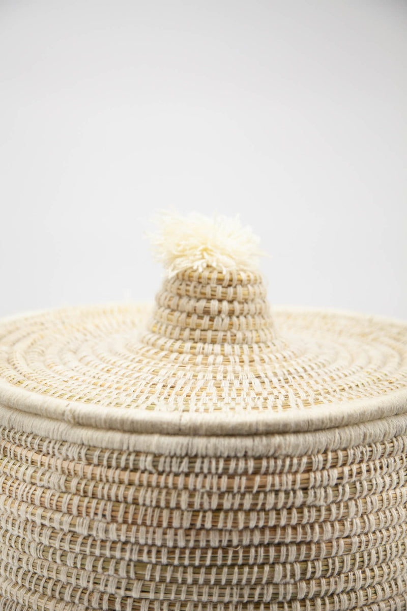 LAUNDRY BASKET EMBROIDERED WITH WHITE WOOL AND PALM TREE