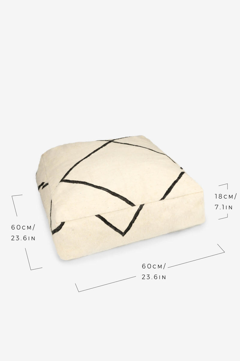 POUF IN WHITE BENIOUARAIN WOOL WITH LARGE BLACK GEOMETRIC PATTERN